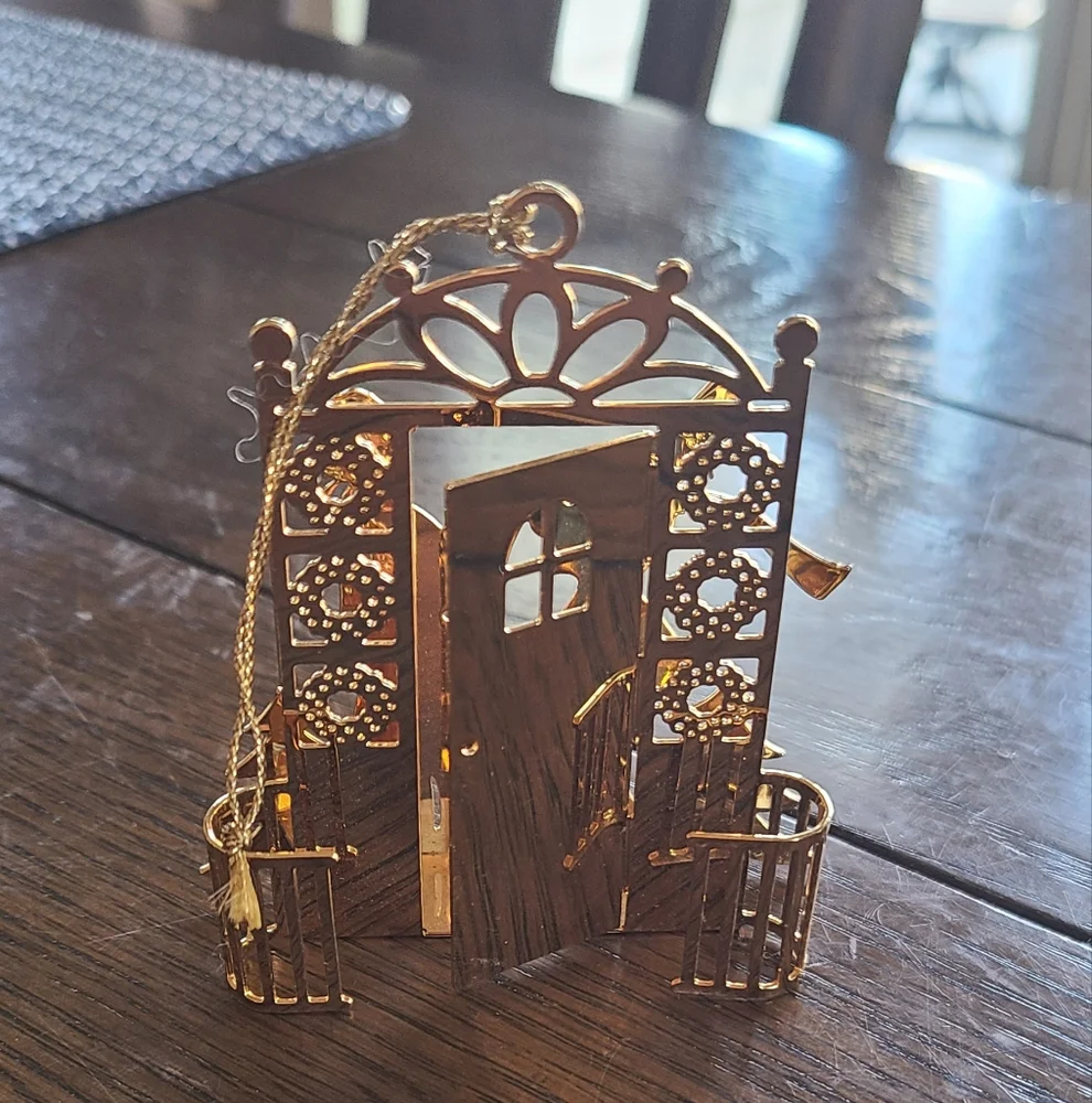 Danbury Mint 1984 Carolers 24k gold electroplated collectible ornament
